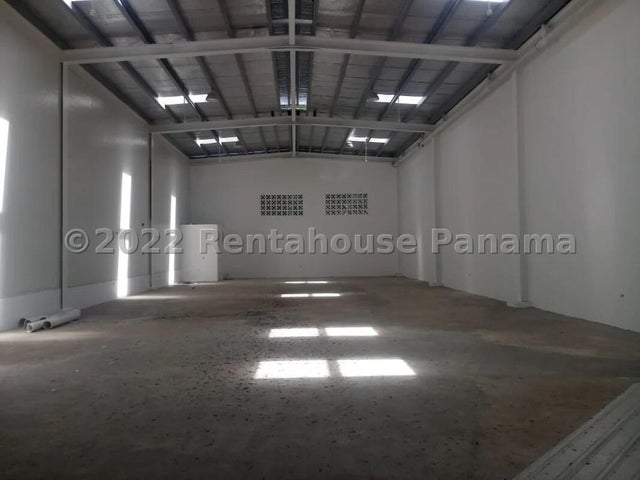 Prime Commercial Warehouse for Rent in Santiago
